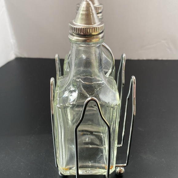VTG oil & vinegar 6oz square glass cruet set w/ wire caddy stainless steel caps - Picture 4 of 10